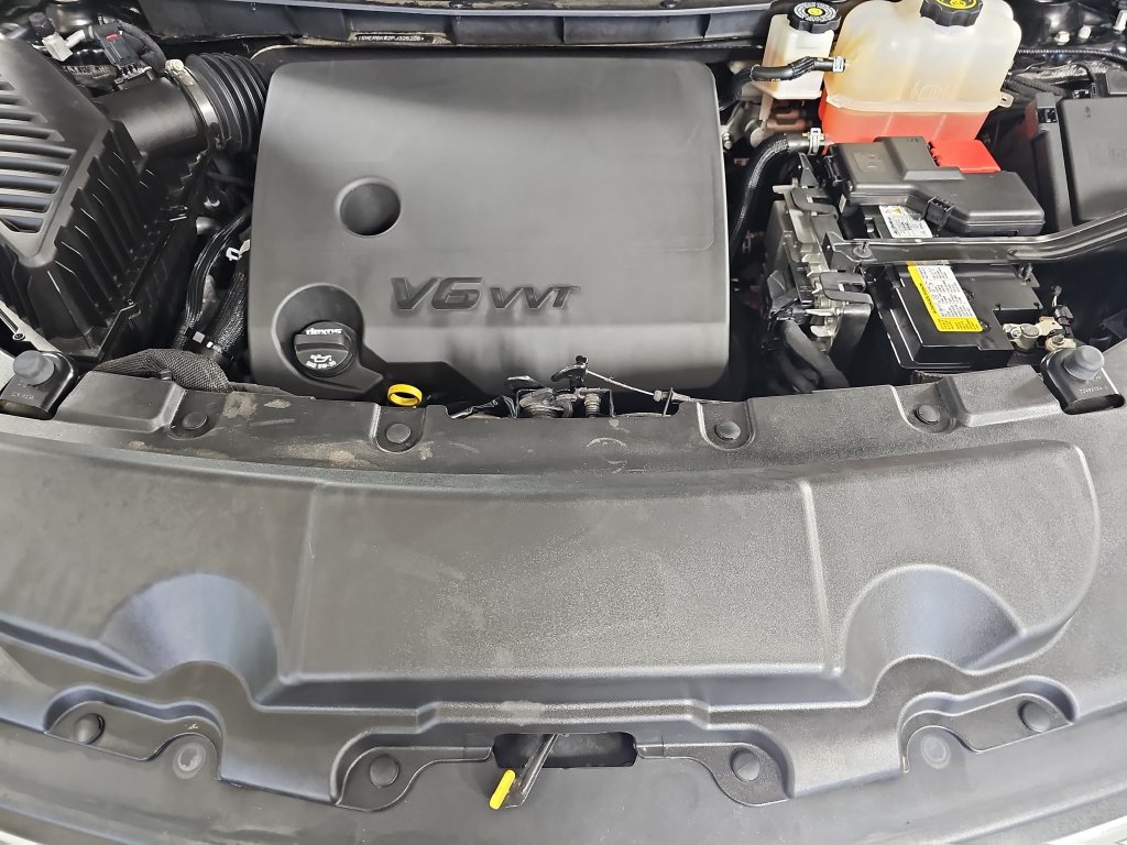 Used 2023 Chevrolet Traverse LT FWD image 36