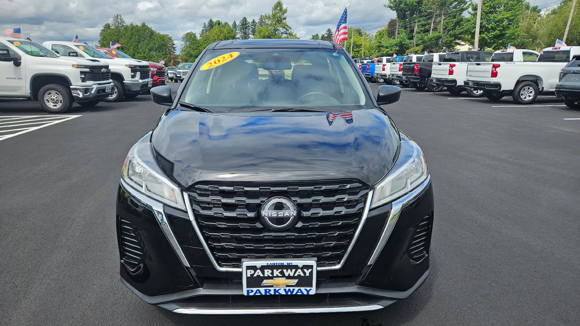 Used 2024 Nissan Kicks S image 2