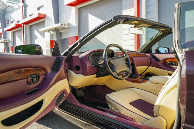 Used 1998 Aston Martin DB7 Volante image 36