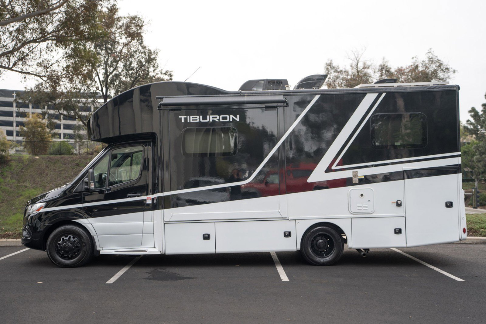 Used 2023 Mercedes-Benz Sprinter 4500 image 2