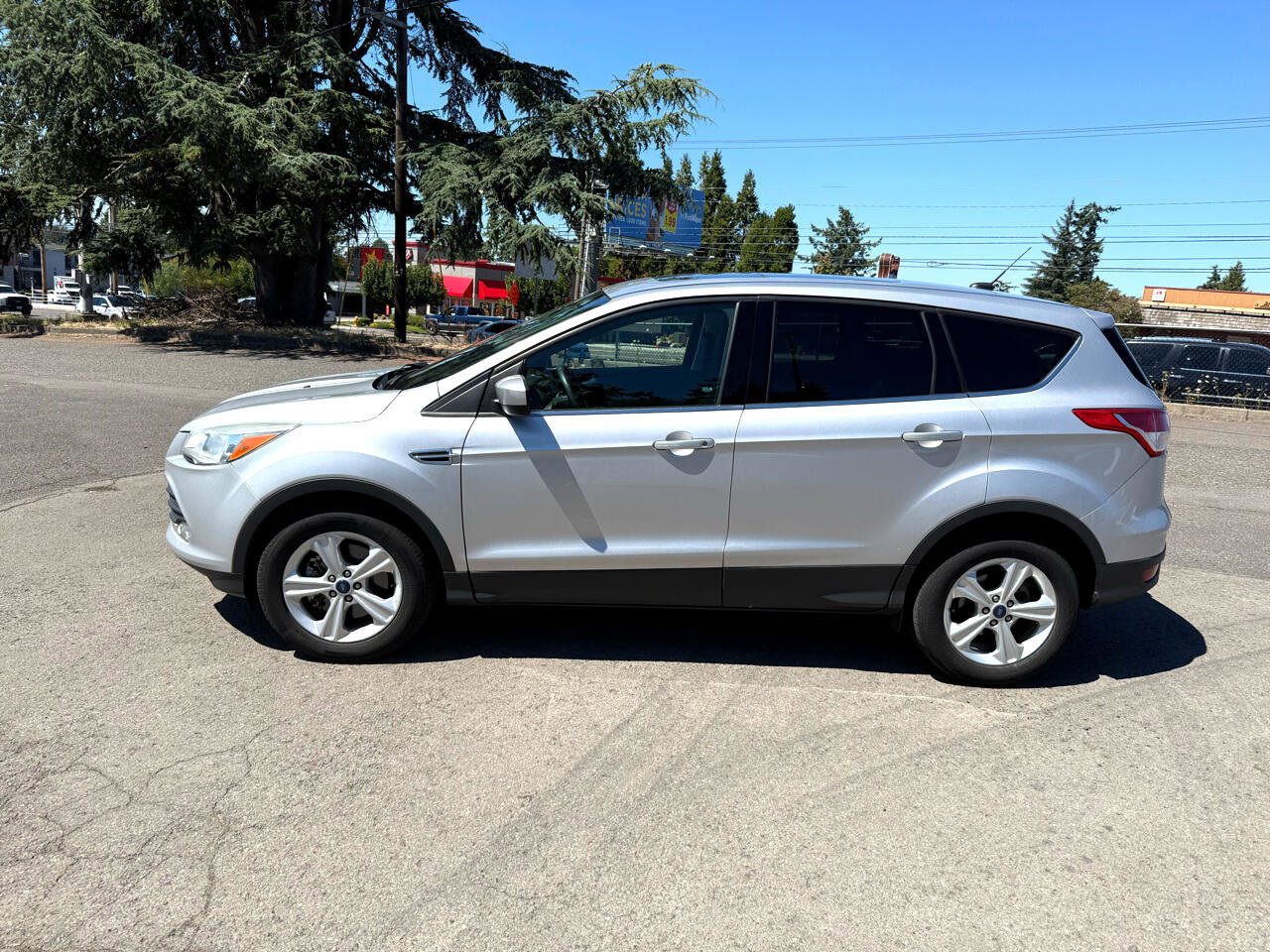 Used 2016 Ford Escape SE image 2