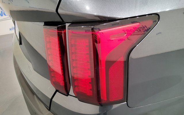 Used 2023 Kia Sorento LX image 10