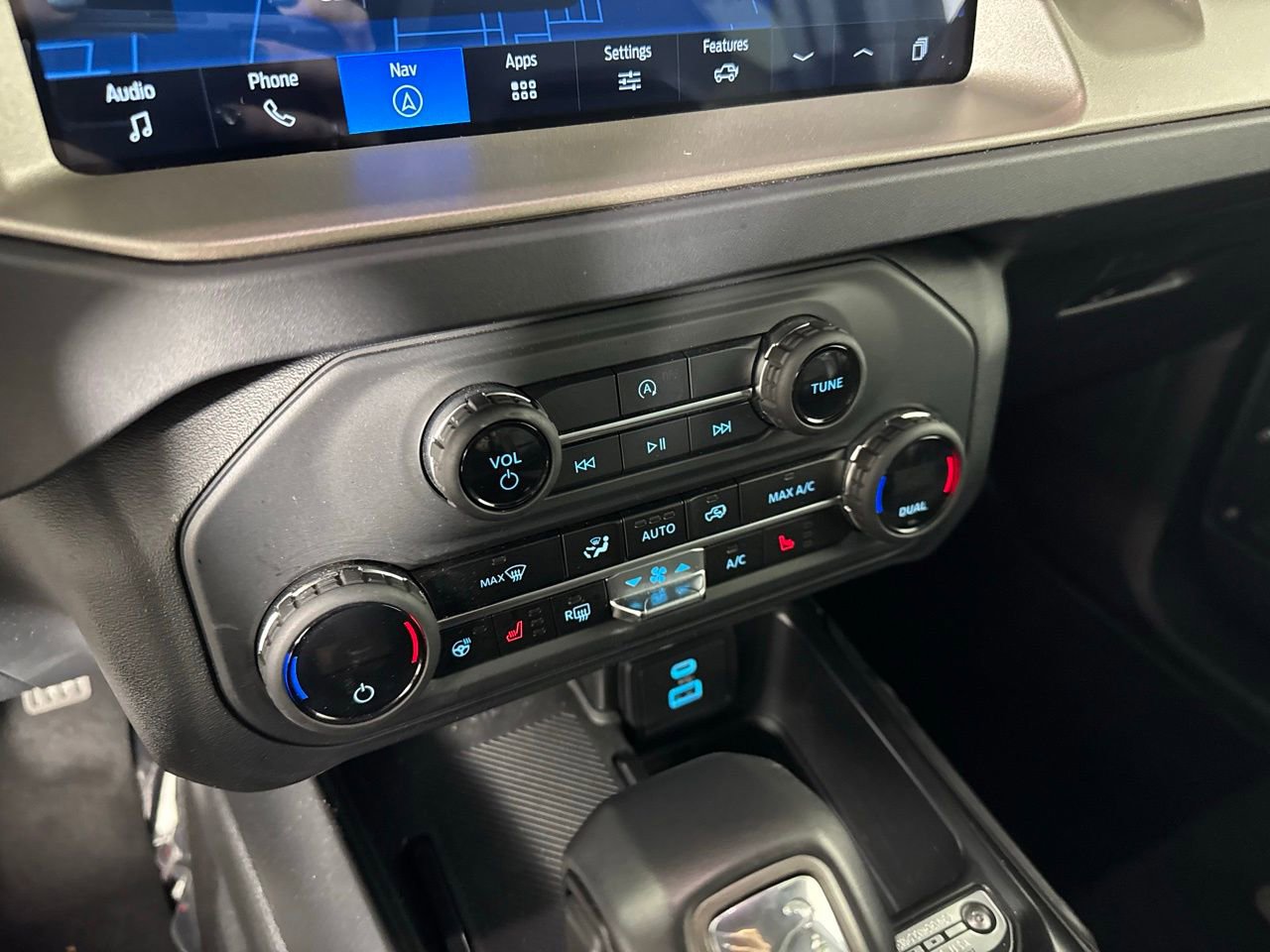 Used 2025 Ford Bronco Outer Banks image 18