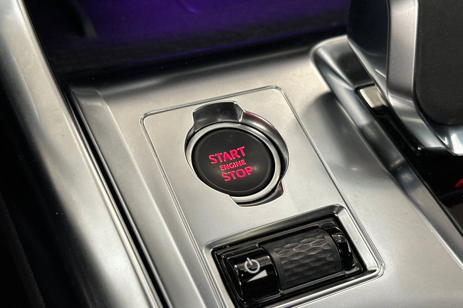 Used 2022 Jaguar XF R-Dynamic SE image 33