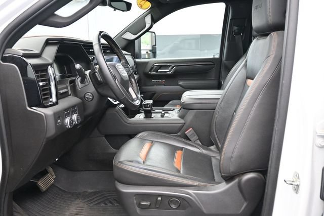 Used 2025 GMC Sierra 1500 AT4 w/ Technology Package AWD/4WD image 17