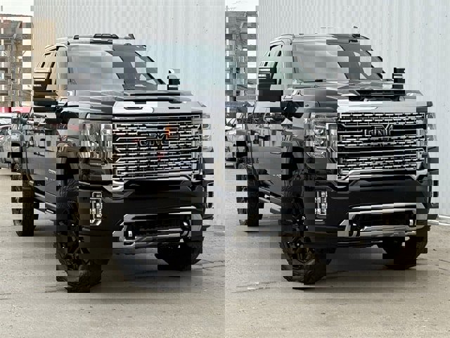 Used 2023 GMC Sierra 2500 Denali w/ Denali Black Diamond Edition image 2