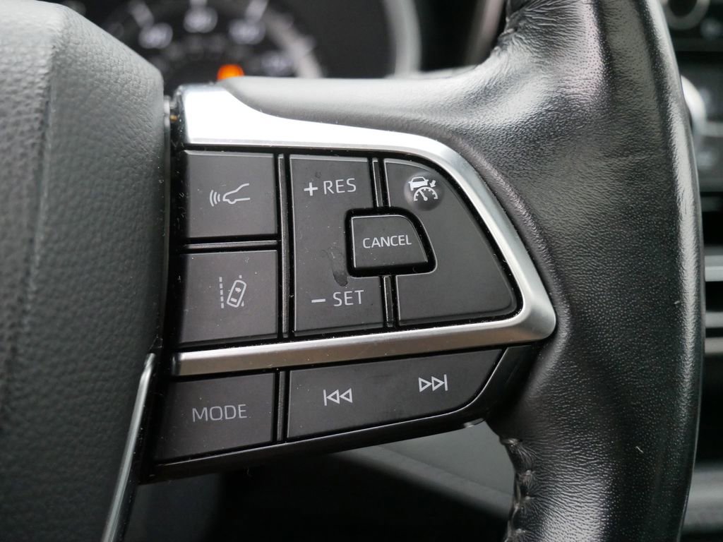 Used 2021 Toyota Highlander XLE image 41