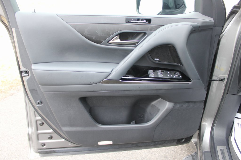 Used 2023 Lexus LX 600 4WD w/ Luxury Package image 10