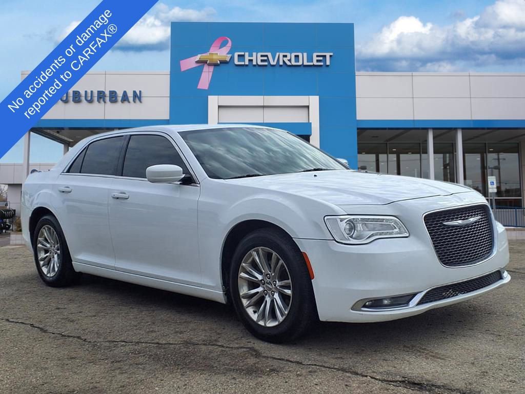 Used 2017 Chrysler 300 Touring w/ Value Package image 3
