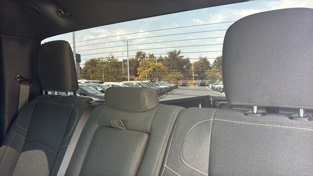 Used 2025 RAM 2500 Big Horn AWD/4WD image 32