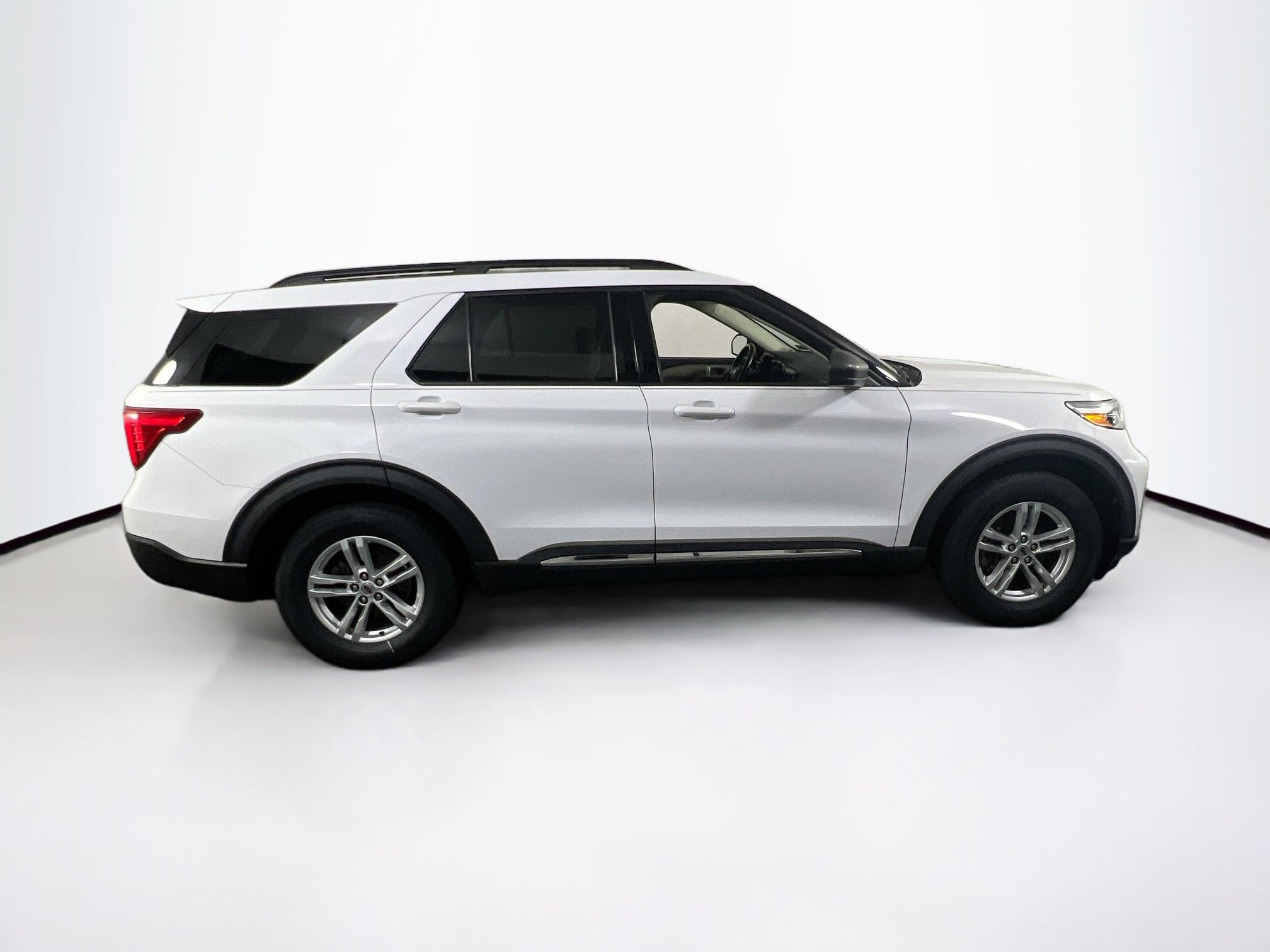 Used 2020 Ford Explorer XLT w/ Comfort Package AWD/4WD image 4