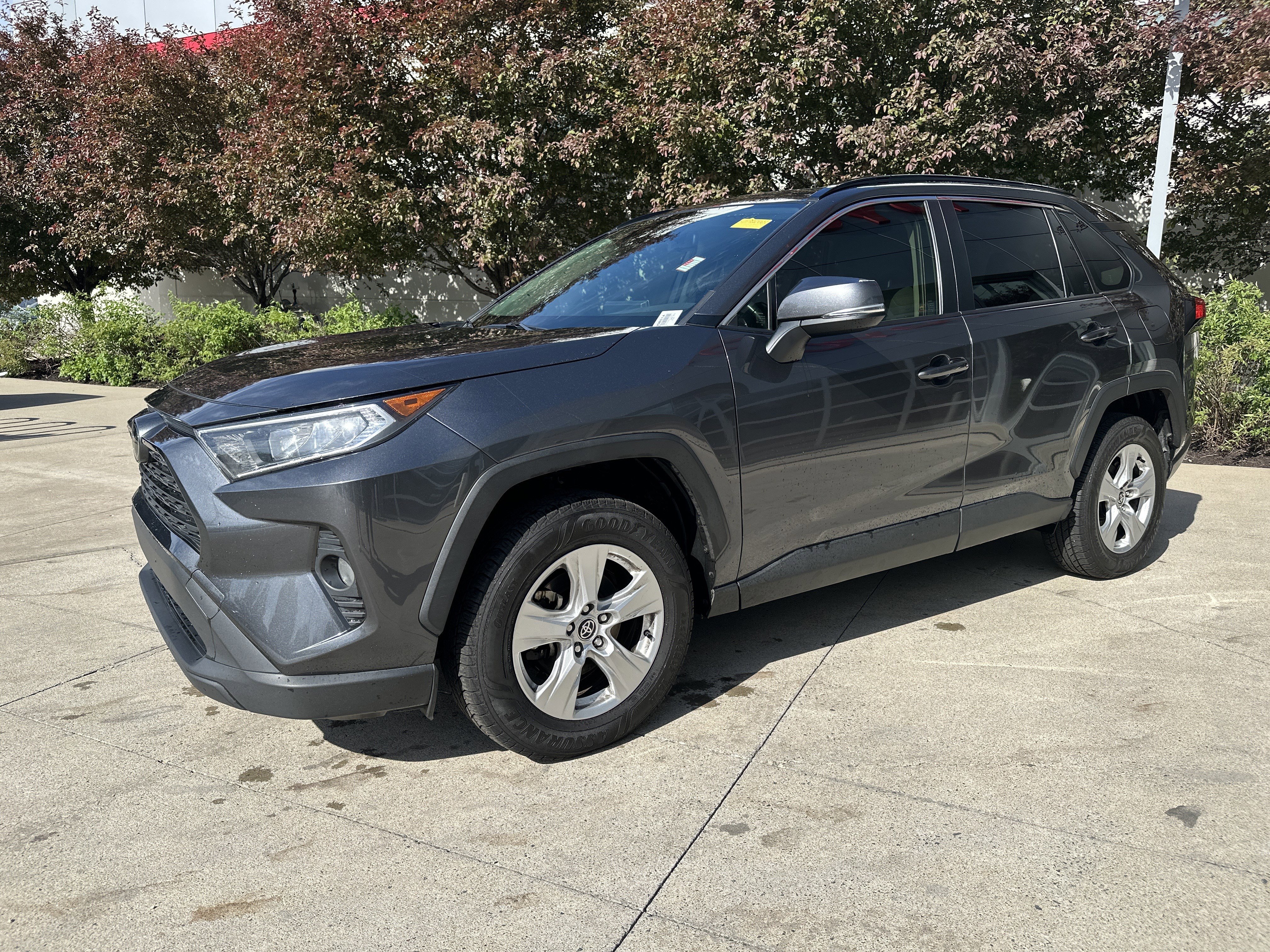 Used 2020 Toyota RAV4 XLE w/ Convenience Package AWD/4WD image 3