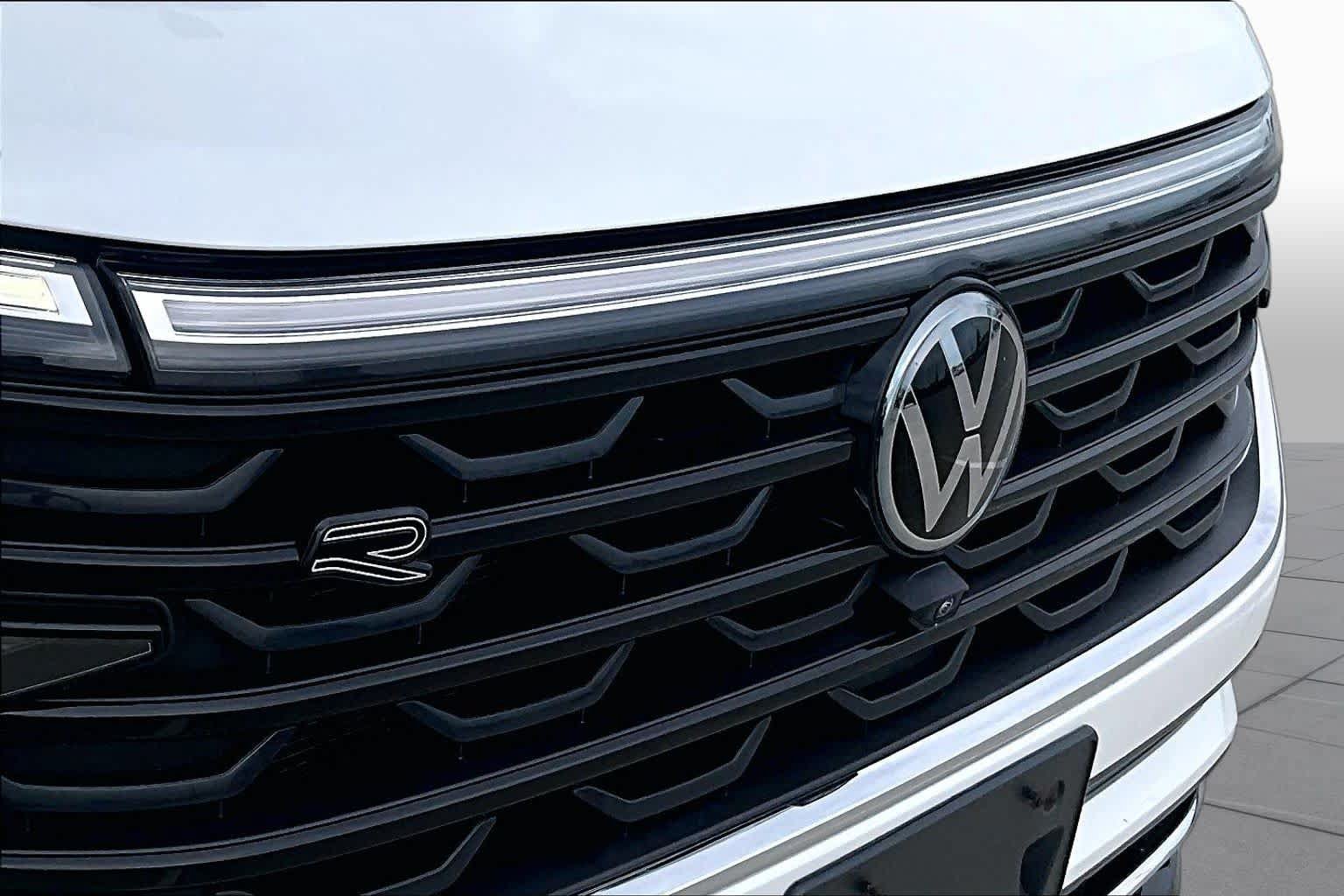 Used 2024 Volkswagen Atlas Cross Sport SEL Premium R-Line AWD/4WD image 28