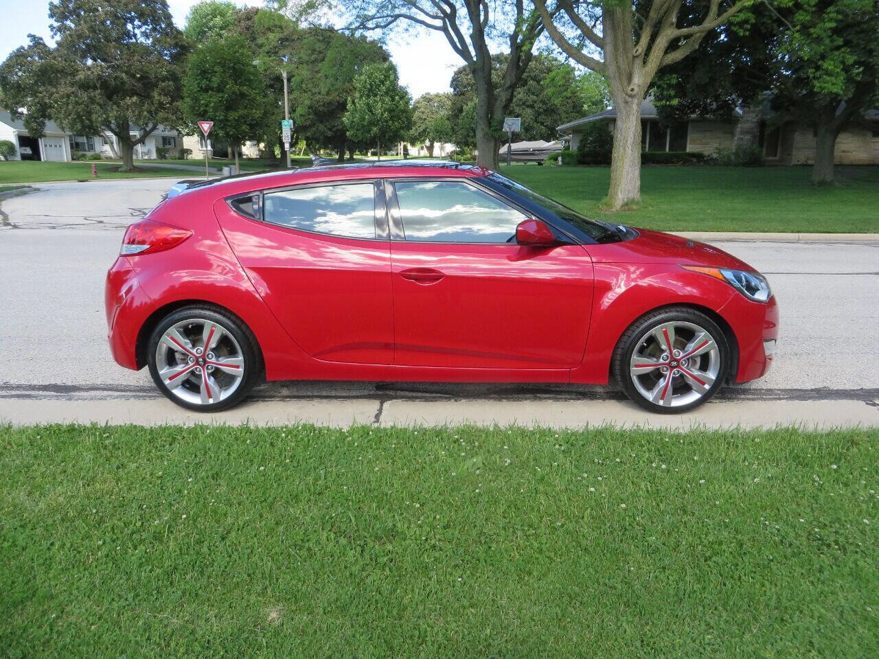 Used 2014 Hyundai Veloster w/ Technology Package 03 image 6