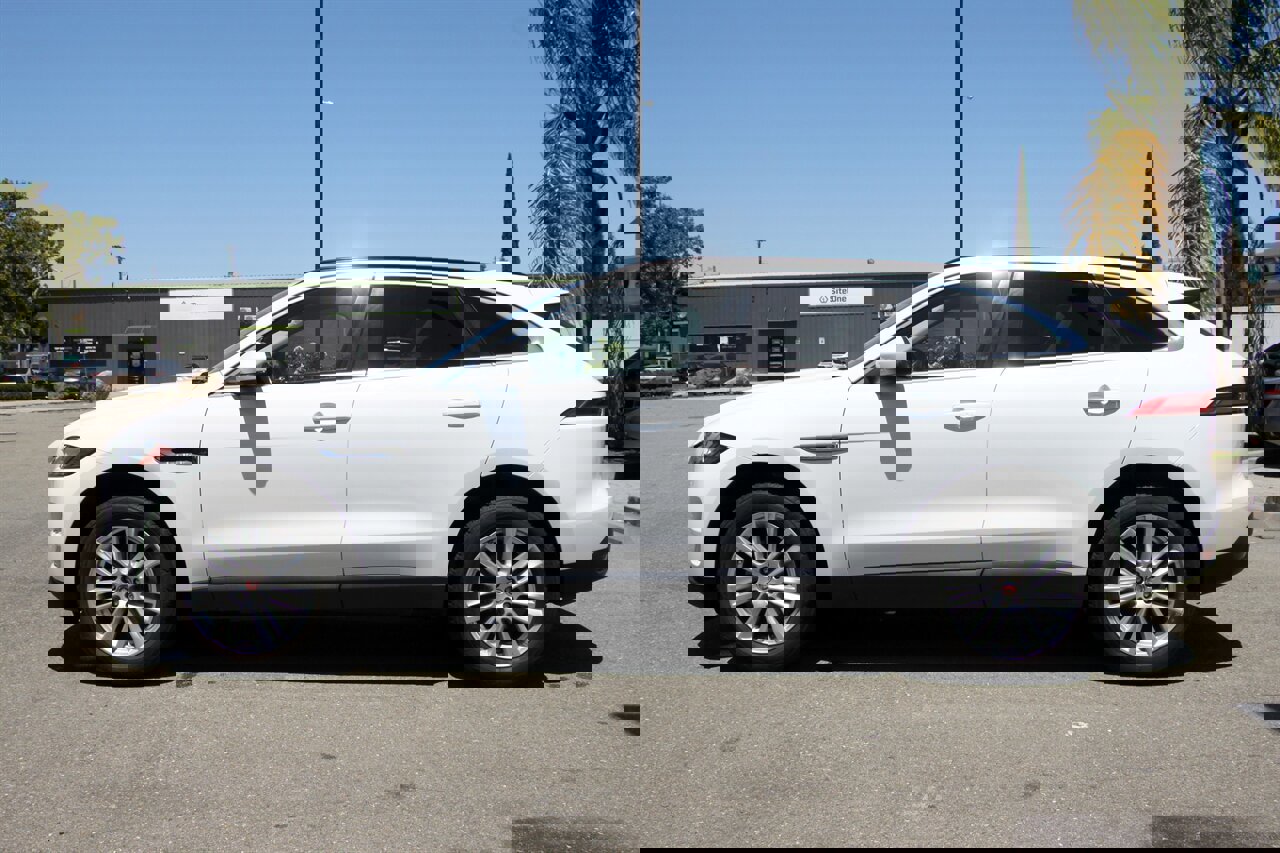 Used 2017 Jaguar F-PACE Prestige image 5