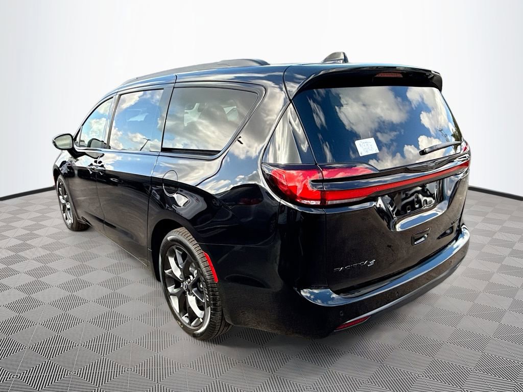 New 2026 Chrysler Pacifica Limited w/ S Appearance Package image 7