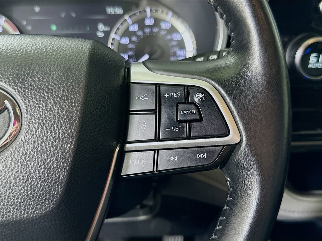 Used 2024 Toyota Highlander XLE image 21
