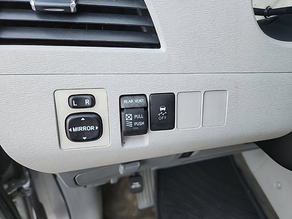 Used 2011 Toyota Sienna XLE FWD image 27
