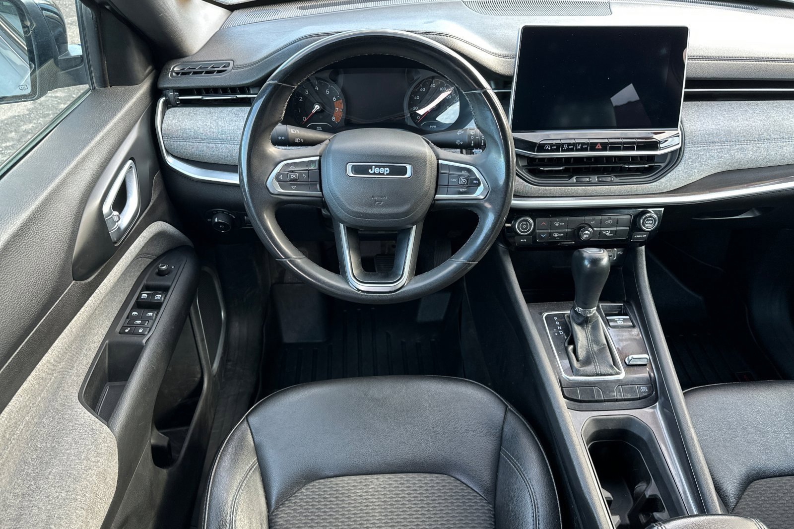 Used 2024 Jeep Compass Latitude image 15