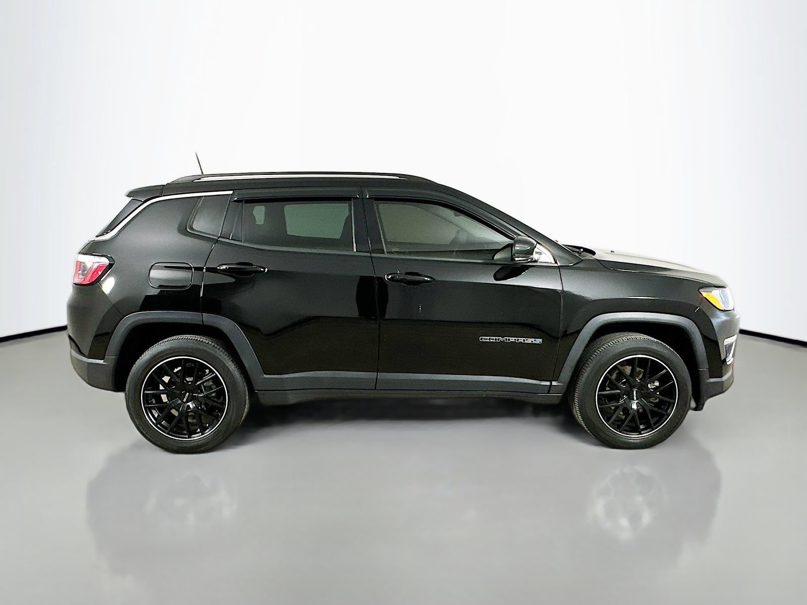 Used 2019 Jeep Compass Limited w/ Safety & Security Group AWD/4WD image 4
