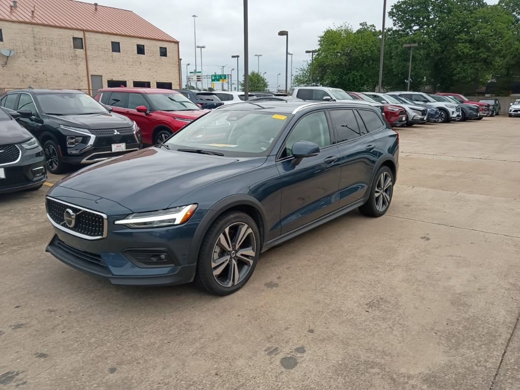 Used 2025 Volvo V60 B5 Cross Country Plus