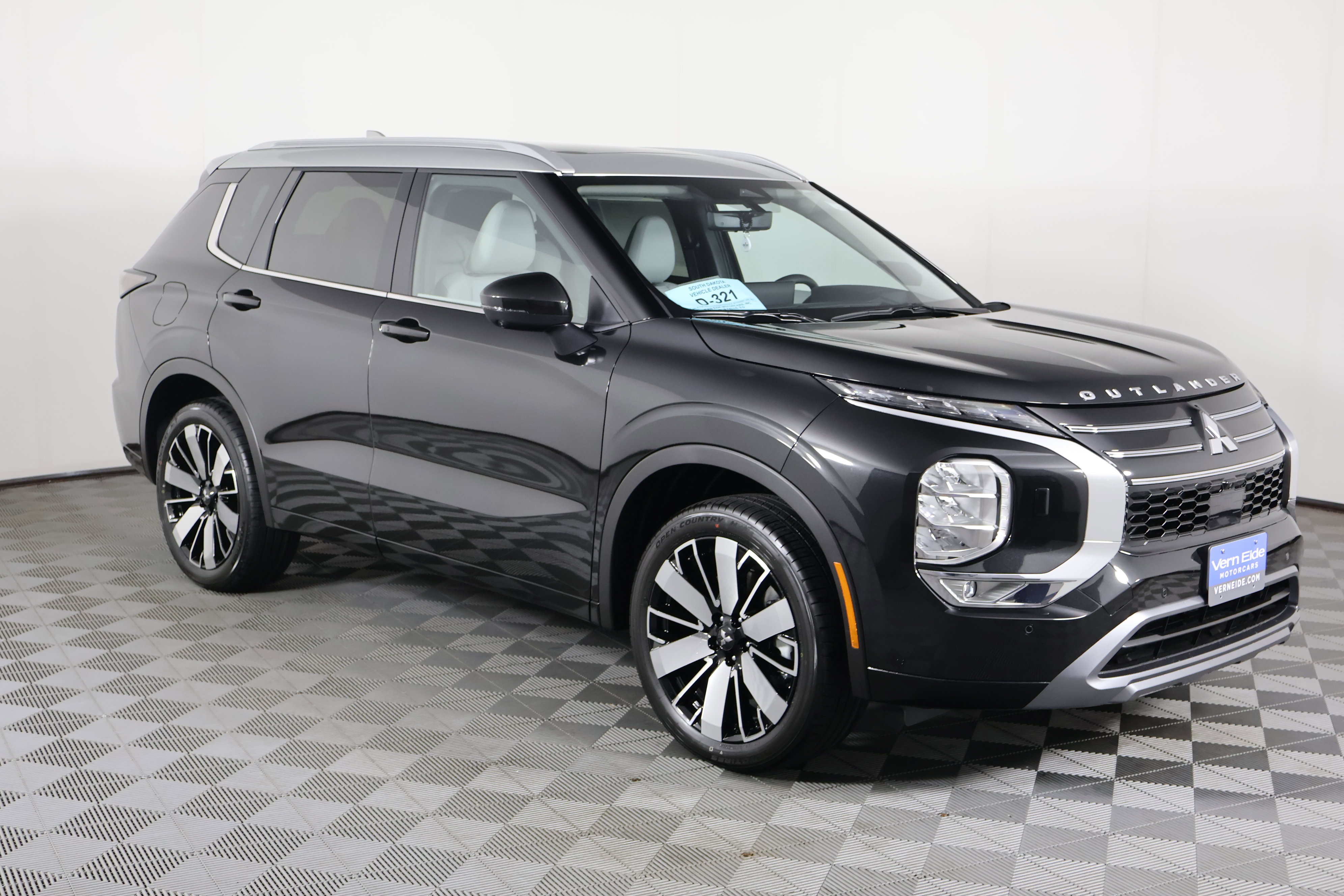 Used 2025 Mitsubishi Outlander SEL image 4