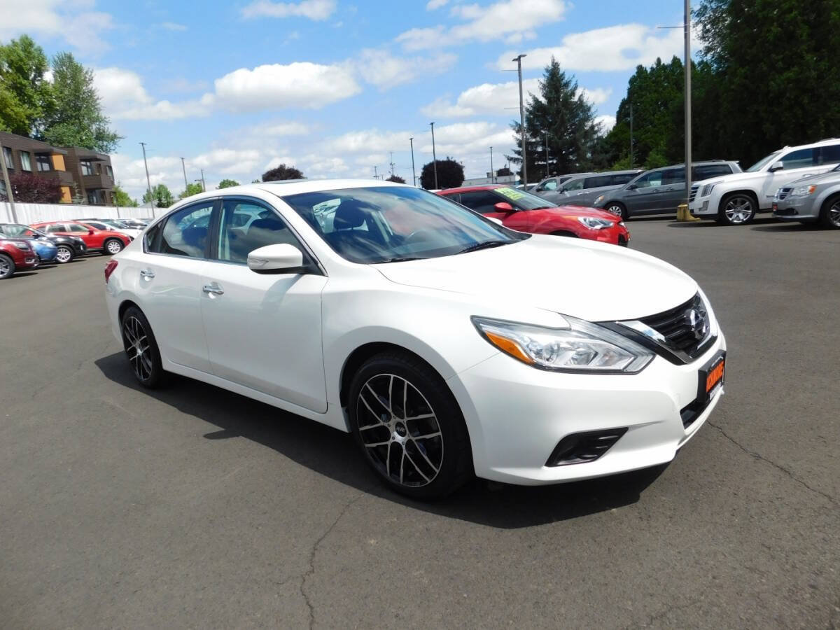 Used 2017 Nissan Altima 2.5 SV w/ Convenience Package FWD image 1