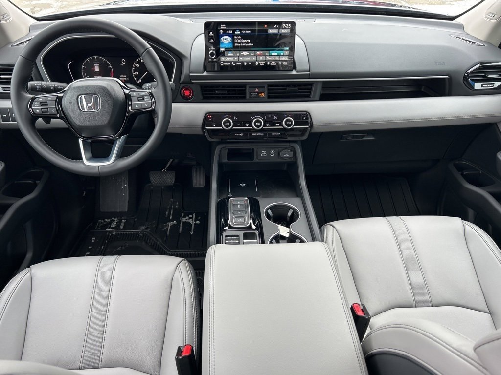 New 2025 Honda Pilot Touring image 23