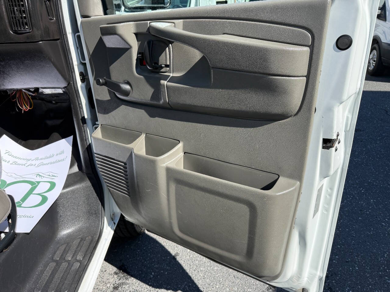 Used 2010 Chevrolet Express 3500 RWD image 21