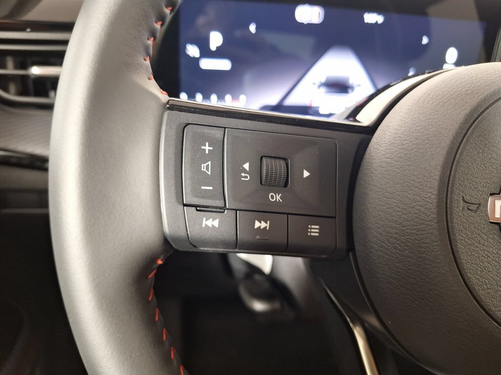 Used 2026 Nissan Kicks SR FWD image 15