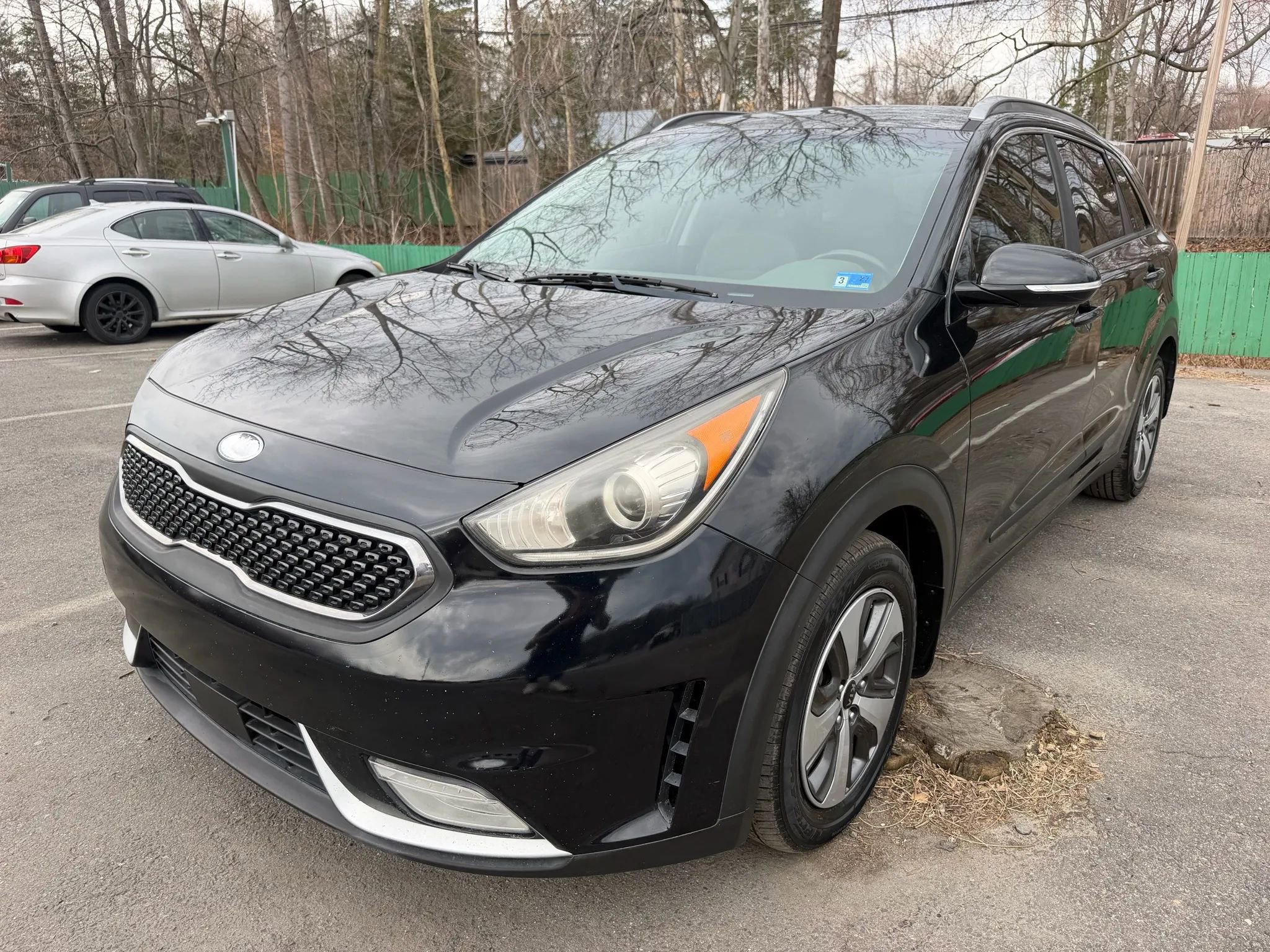 Used 2019 Kia Niro EX image 1
