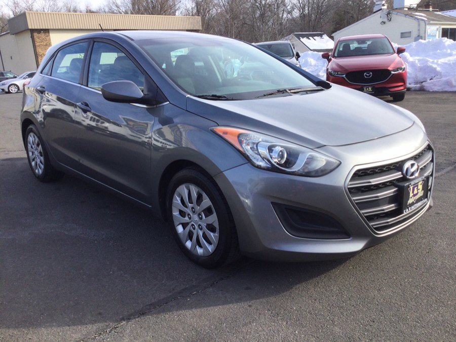 Used 2017 Hyundai Elantra GT image 4