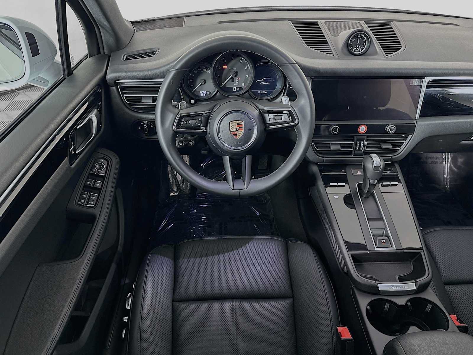 Certified 2025 Porsche Macan AWD/4WD image 25