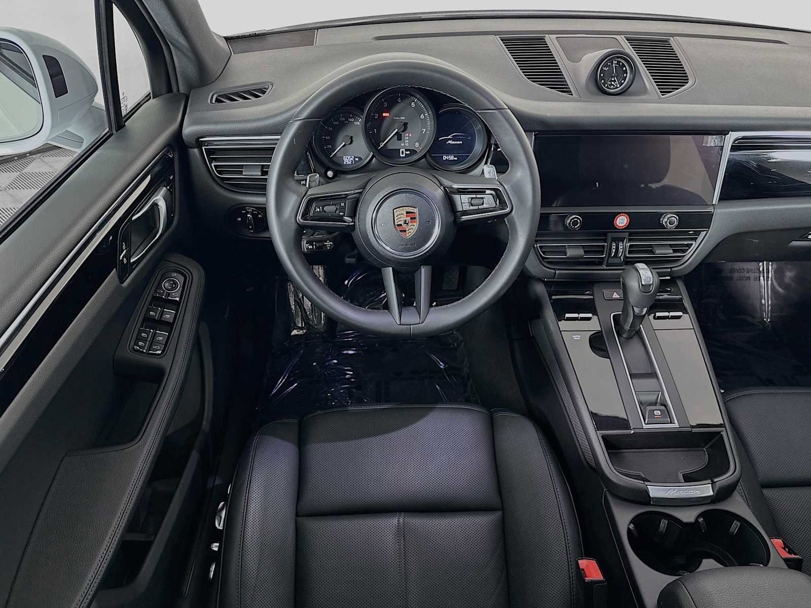 Certified 2025 Porsche Macan AWD/4WD image 25