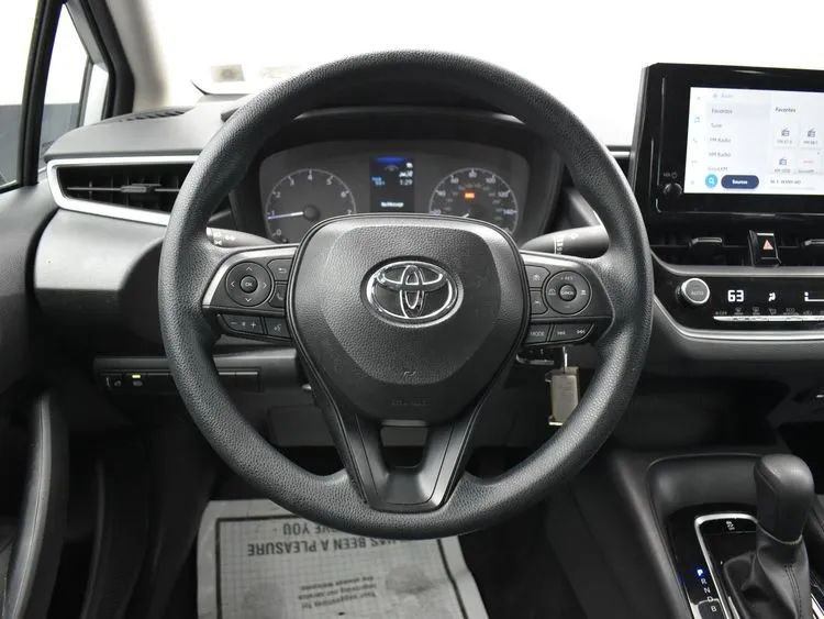 Used 2025 Toyota Corolla LE image 20