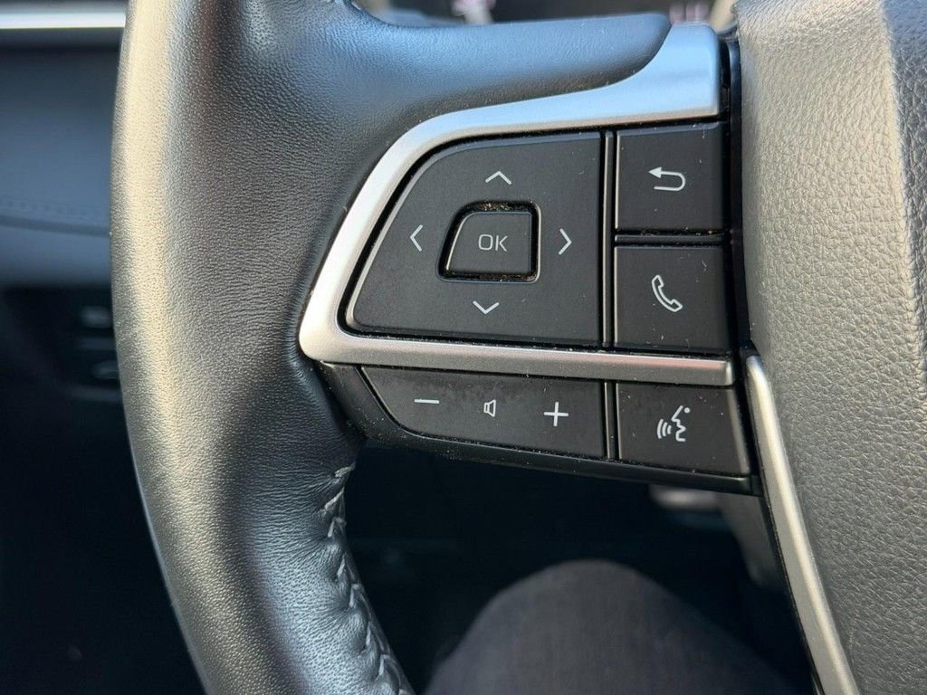 Used 2023 Toyota Highlander LE image 20