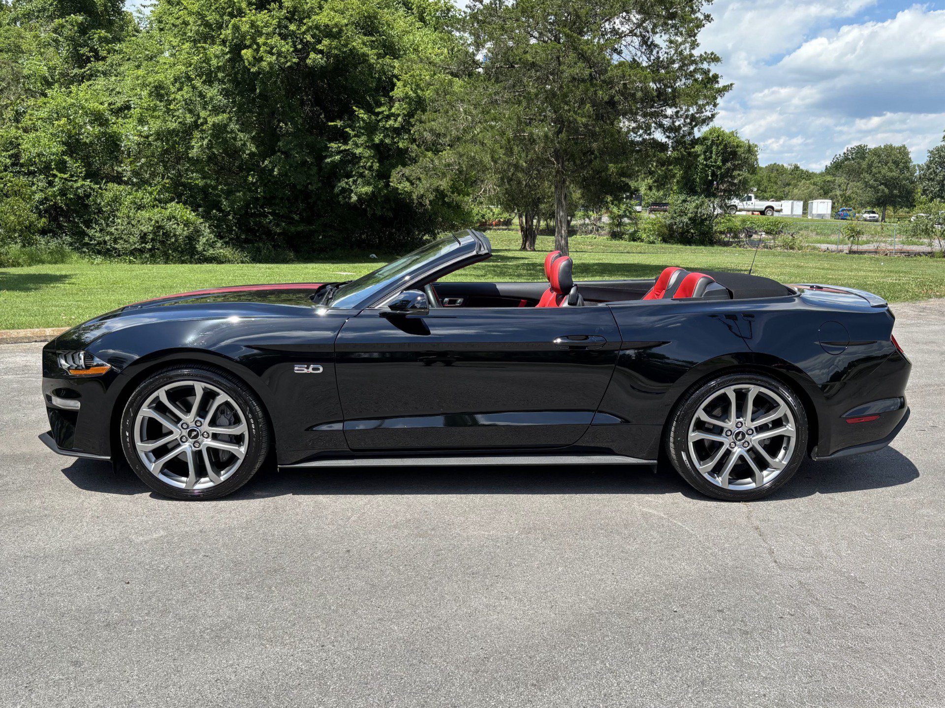 Used 2020 Ford Mustang GT Premium w/ Equipment Group 401A RWD image 8