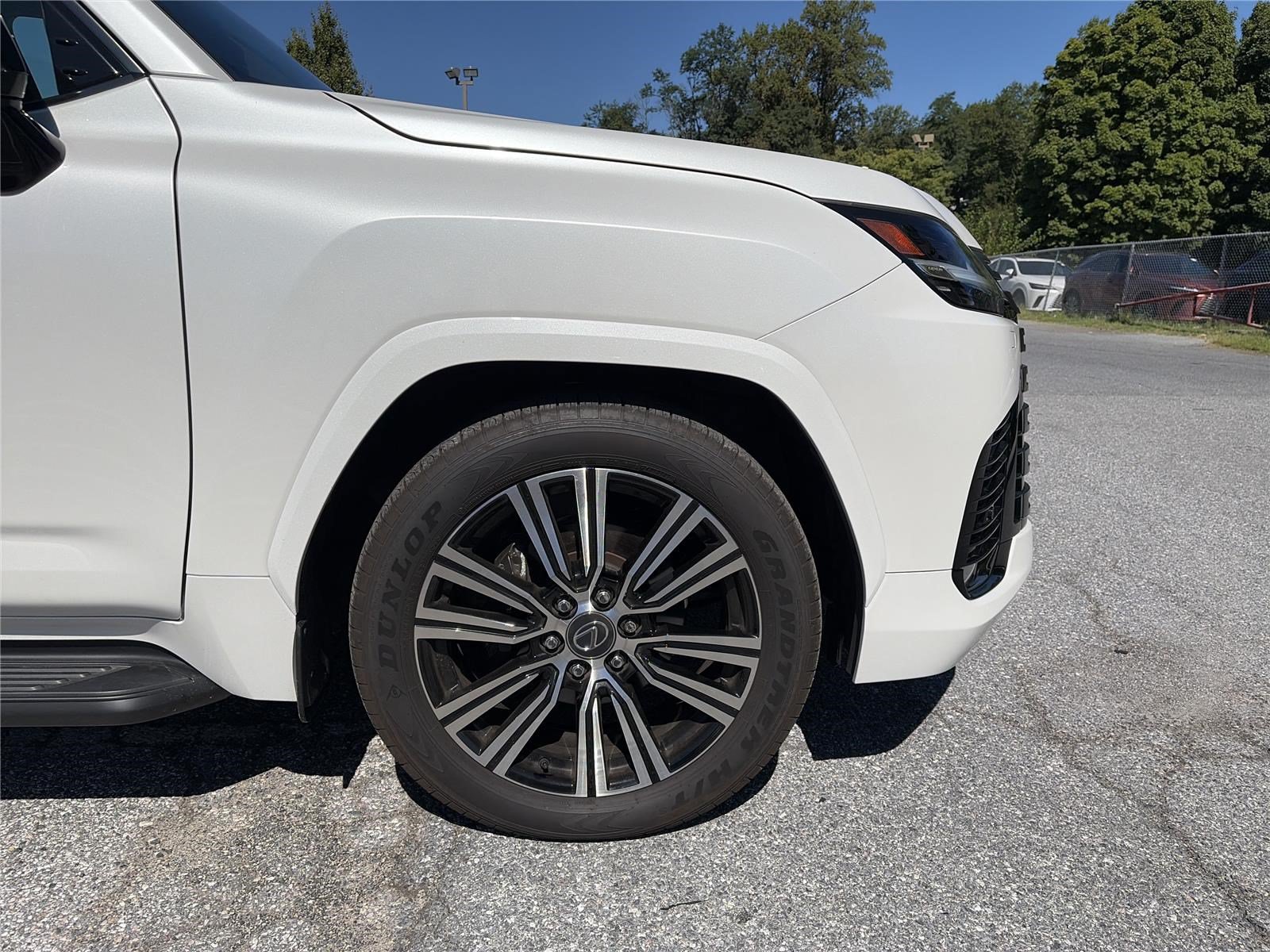 Used 2025 Lexus LX 600 4WD w/ Appearance Package image 16