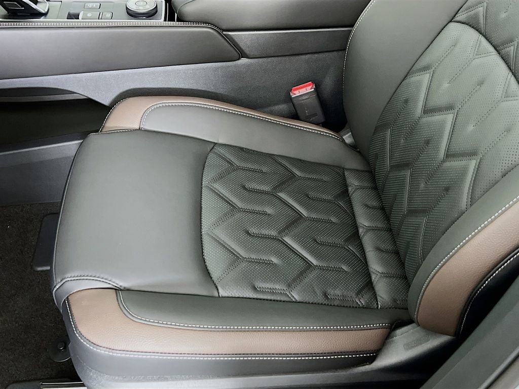 New 2026 Nissan Pathfinder Platinum image 16