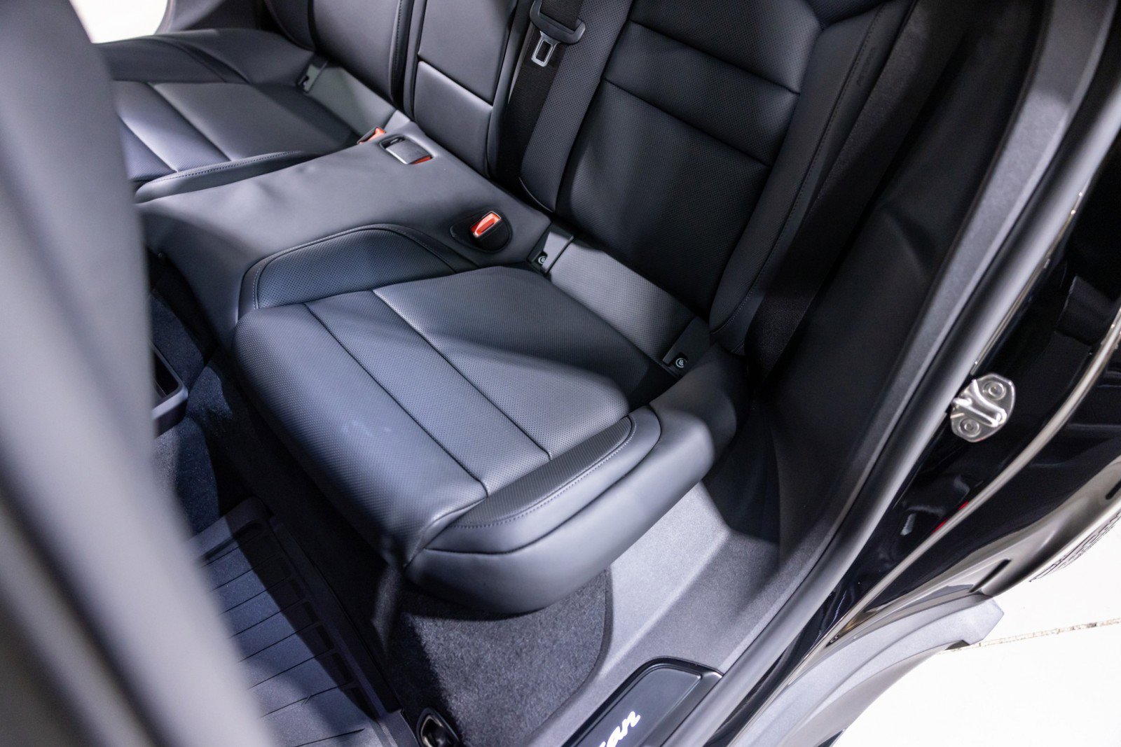 Used 2024 Porsche Taycan 4S image 36