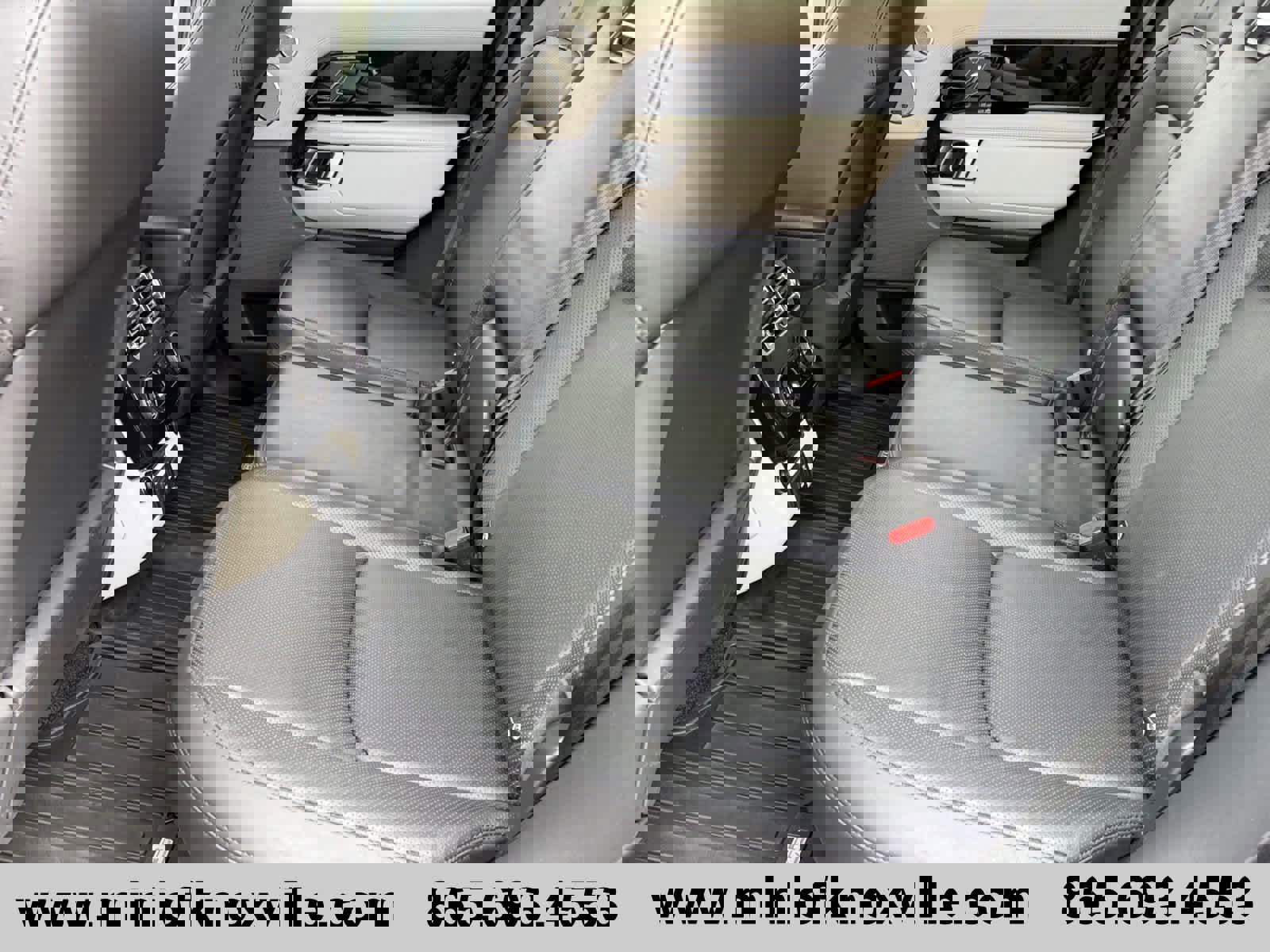 Used 2020 Land Rover Range Rover HSE image 17