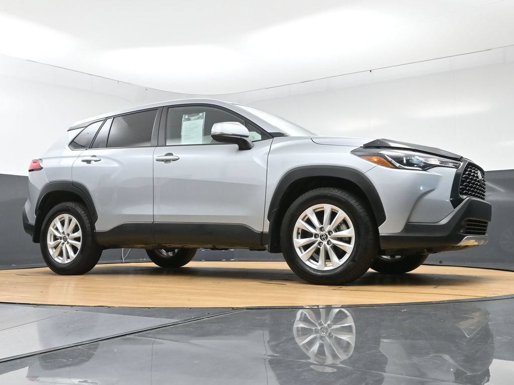Used 2024 Toyota Corolla Cross LE AWD/4WD image 46