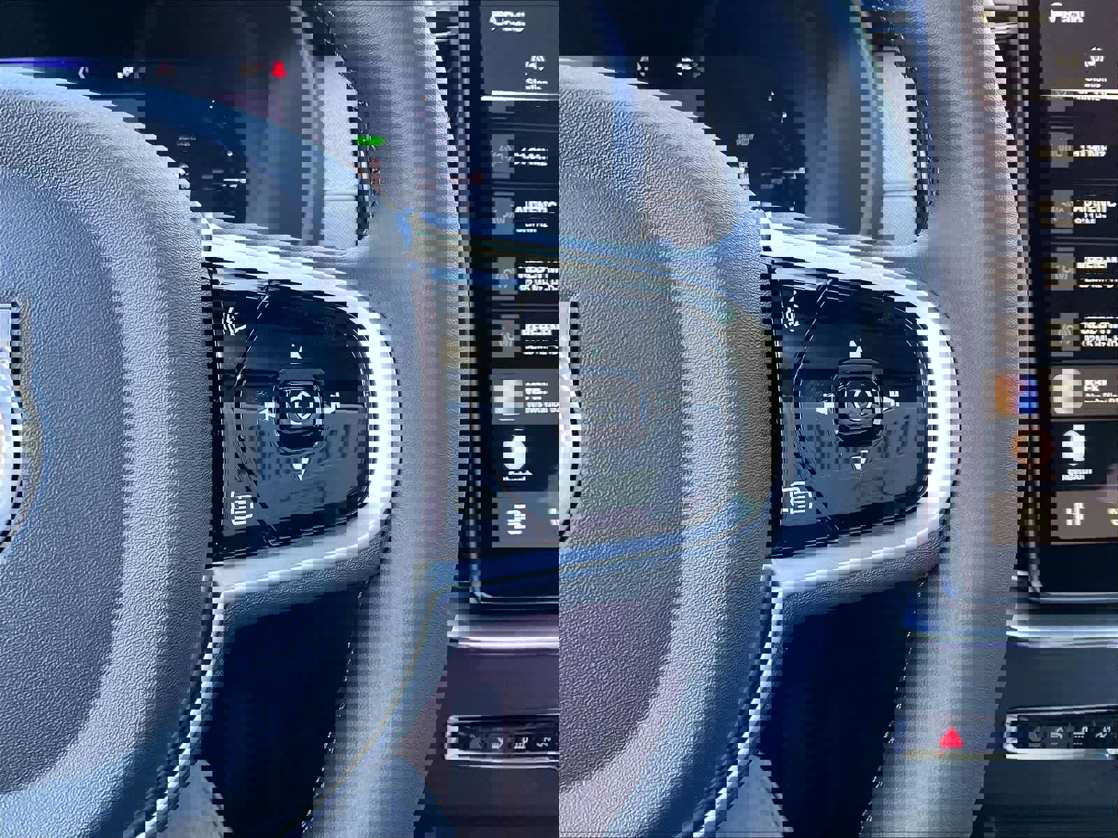 New 2026 Volvo XC90 T8 Plus w/ Protection Package Premier image 18