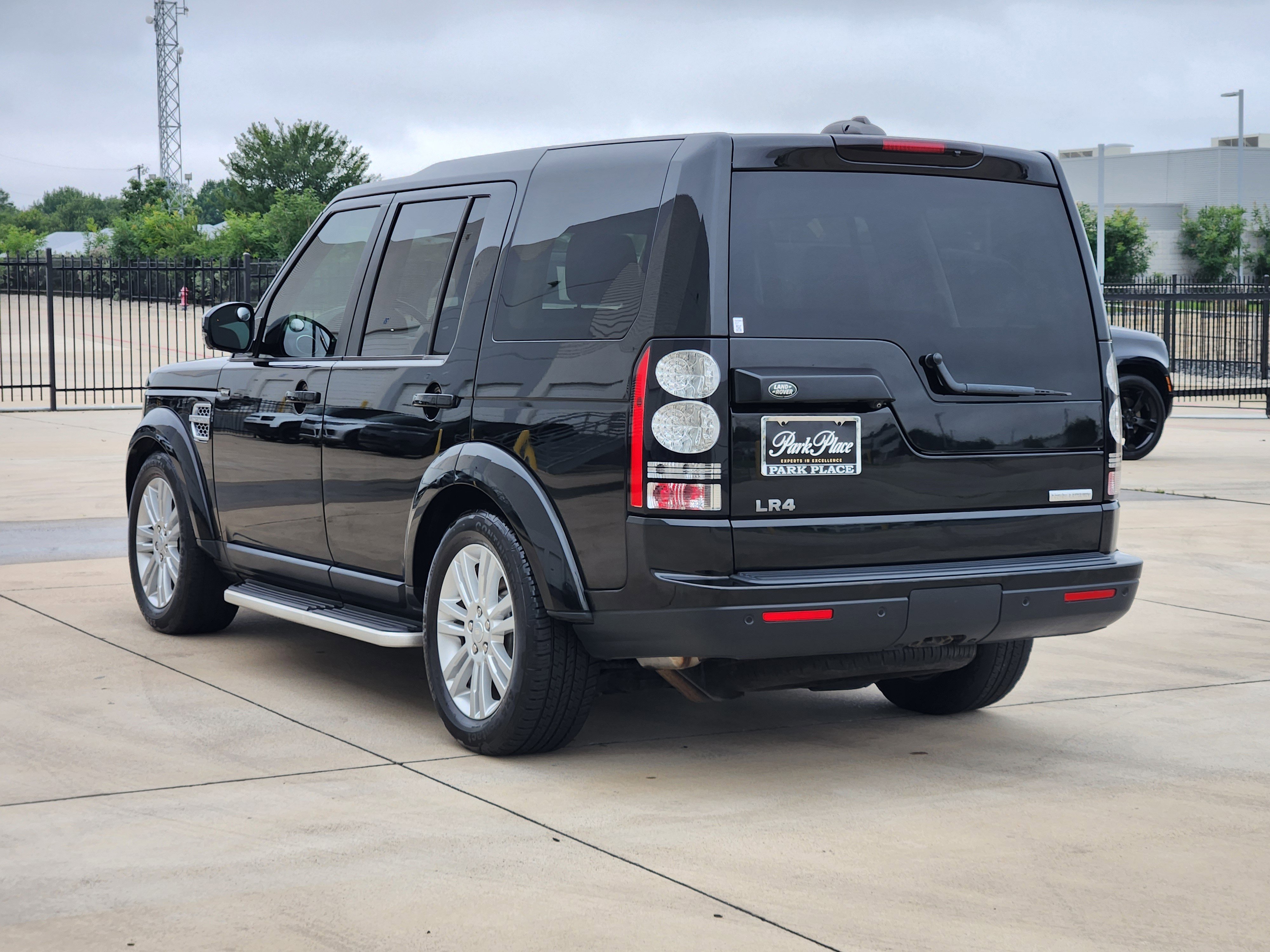 Used 2016 Land Rover LR4 HSE LUX AWD/4WD image 4