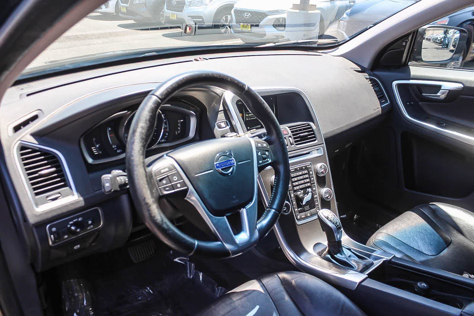 Used 2016 Volvo XC60 T5 Premier w/ Proximity Package FWD image 22
