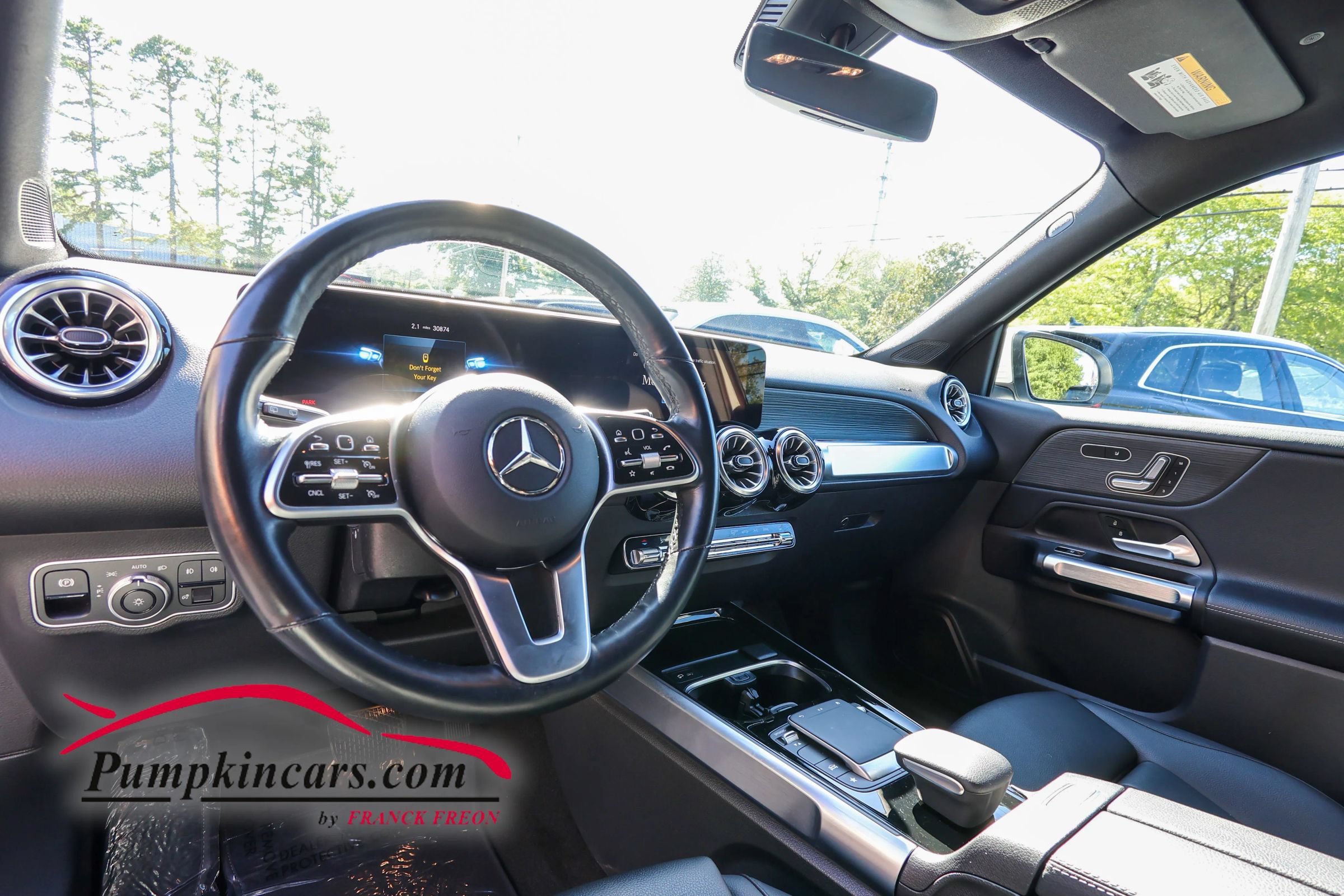 Used 2023 Mercedes-Benz GLB 250 4MATIC w/ Premium Package image 19