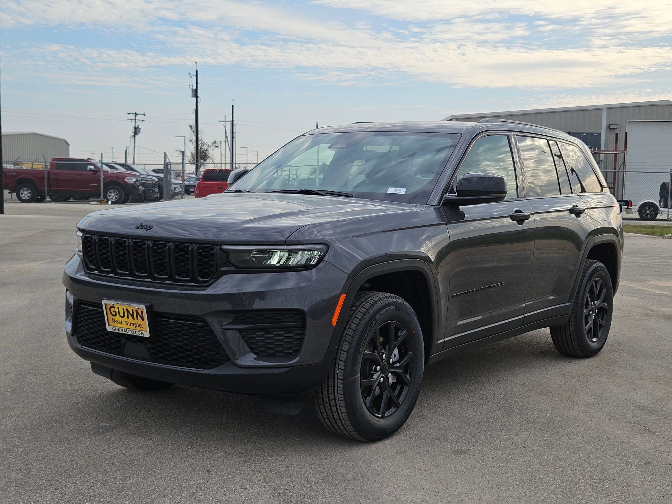 New 2025 Jeep Grand Cherokee Altitude image 7