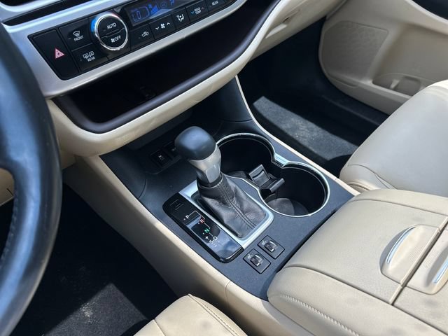 Used 2015 Toyota Highlander XLE AWD/4WD image 16