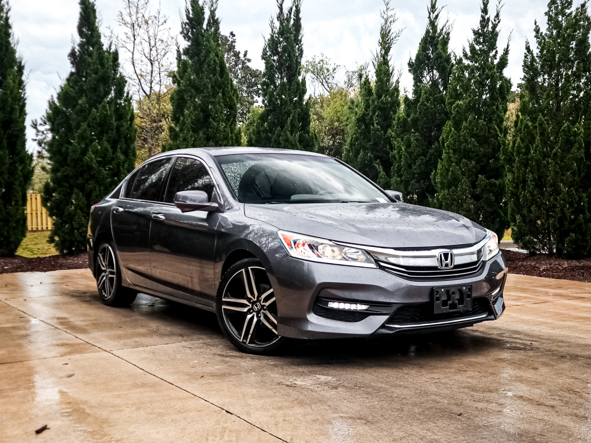 Used 2017 Honda Accord EX-L image 2