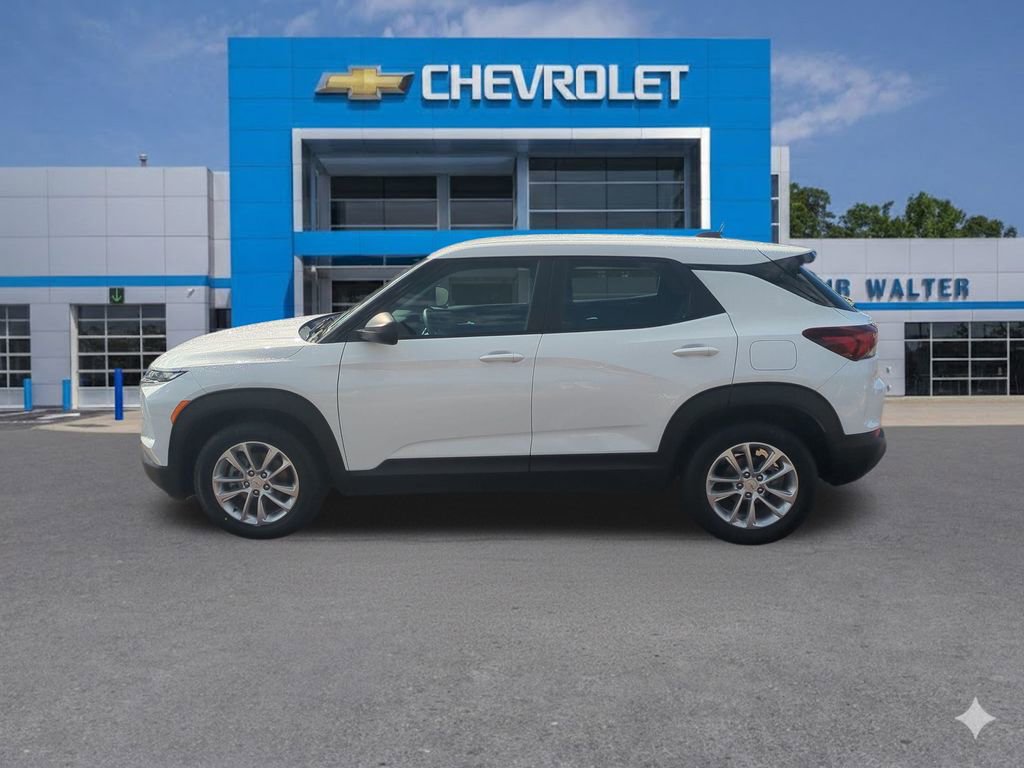 Used 2024 Chevrolet TrailBlazer LS image 2